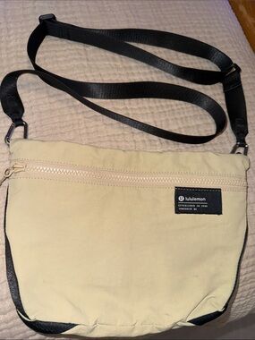 Lululemon Clean Lines Crossbody Bag 2.8L